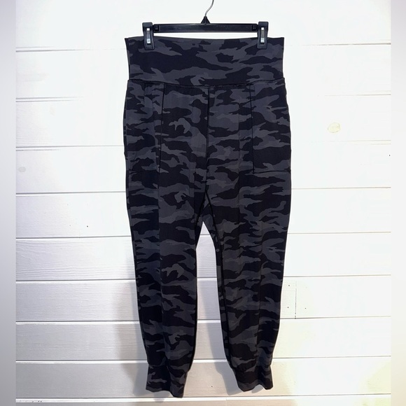 Athleta Salutation High Rise Camo Athletic Soft Jogger Powervita Fabric Sz L - Picture 4 of 11
